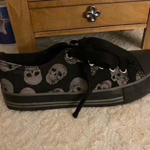 hot topic black and grey skeleton shoes, size 6
